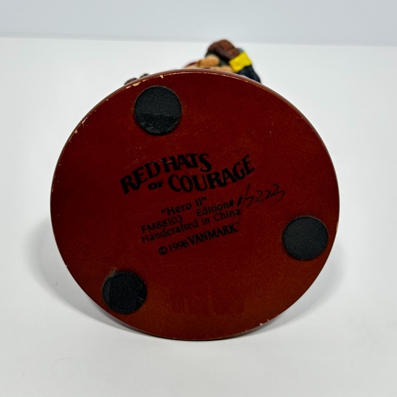 1998 Vanmark Red Hats of Courage "Hero II" firefighter figurine - Picture 5 of 5